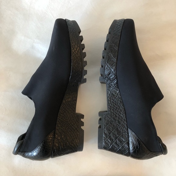 Elegant black platform loafers. - Picture 2 of 8